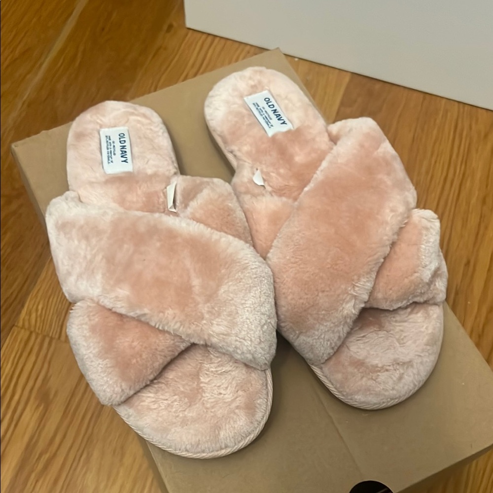 Old Navy Women's Pink Fuzzy Slippers